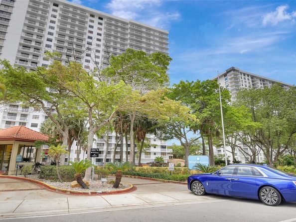 210 174th St 2212, Sunny Isles Beach FL 33160