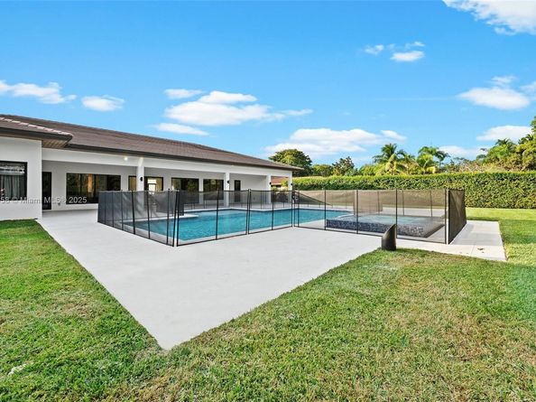 7775 SW 72nd Ave, Miami FL 33143