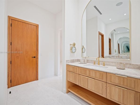 7775 SW 72nd Ave, Miami FL 33143