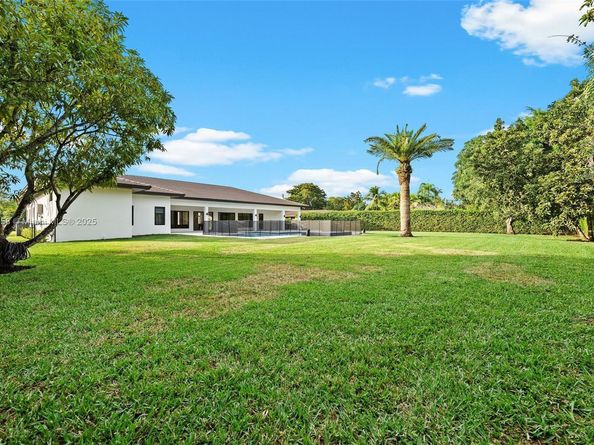 7775 SW 72nd Ave, Miami FL 33143