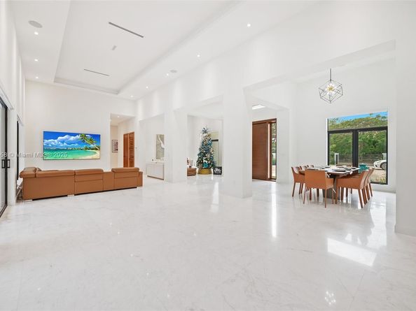 7775 SW 72nd Ave, Miami FL 33143