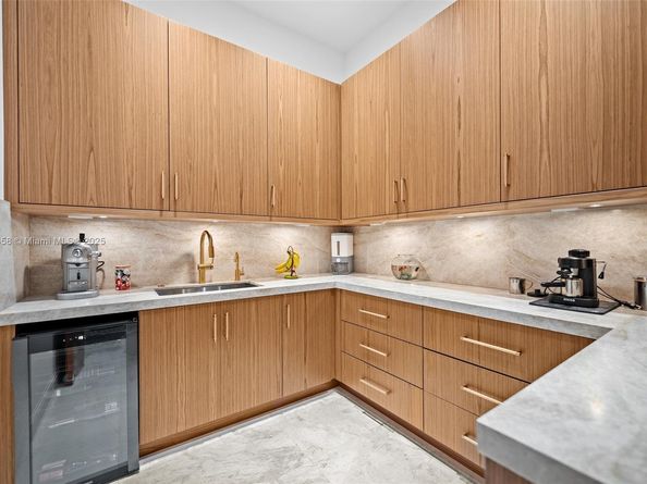 7775 SW 72nd Ave, Miami FL 33143