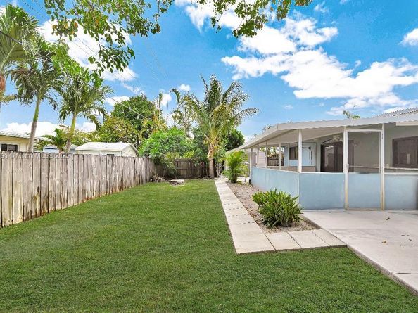 8451 NW 10th St, Pembroke Pines FL 33024