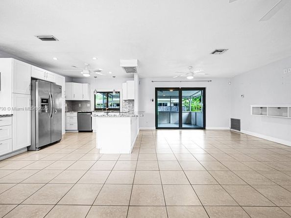 8451 NW 10th St, Pembroke Pines FL 33024