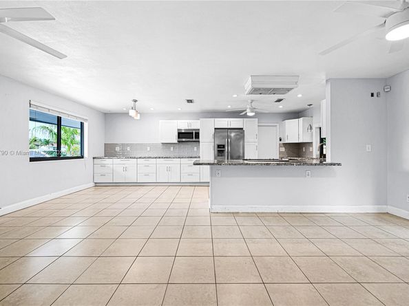 8451 NW 10th St, Pembroke Pines FL 33024