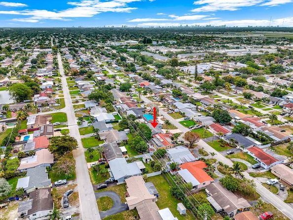 8451 NW 10th St, Pembroke Pines FL 33024