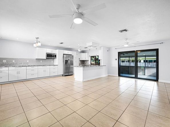 8451 NW 10th St, Pembroke Pines FL 33024