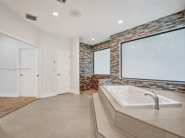 3320 Bridle Path Ln, Weston FL 33331