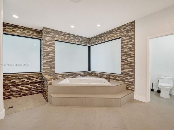 3320 Bridle Path Ln, Weston FL 33331