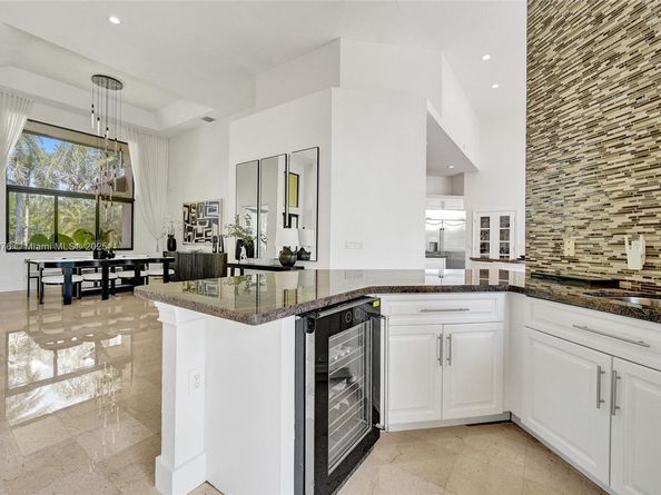 3320 Bridle Path Ln, Weston FL 33331