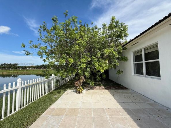 4045 NE 15th St, Homestead FL 33033