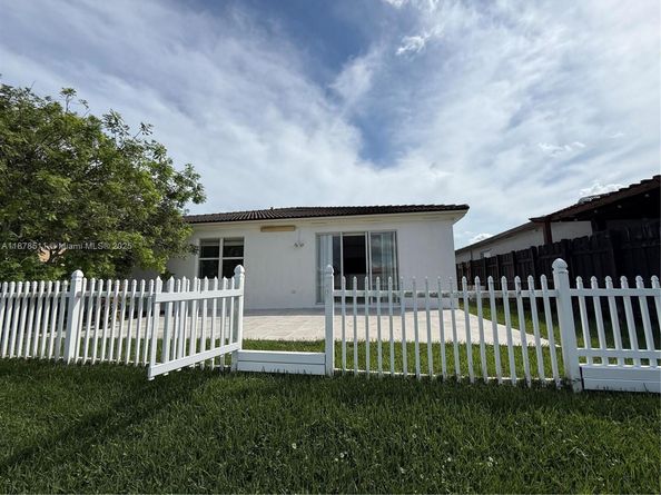4045 NE 15th St, Homestead FL 33033