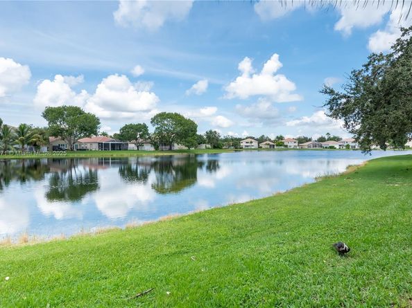 4123 Sapphire Bnd, Weston FL 33331