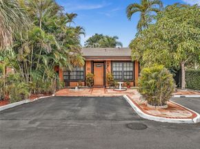 2350 Elm Ct, Pembroke Pines FL 33026