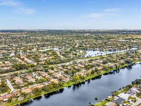 2350 Elm Ct, Pembroke Pines FL 33026
