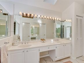 30 Windsor Ln, Palm Beach Gardens FL 33418