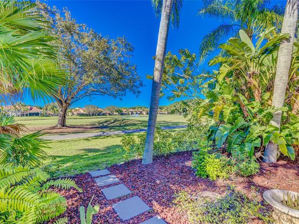 30 Windsor Ln, Palm Beach Gardens FL 33418