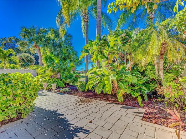 30 Windsor Ln, Palm Beach Gardens FL 33418