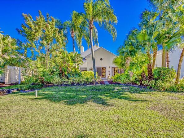 30 Windsor Ln, Palm Beach Gardens FL 33418
