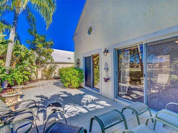 30 Windsor Ln, Palm Beach Gardens FL 33418