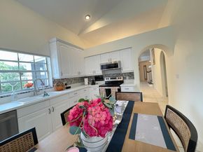 30 Windsor Ln, Palm Beach Gardens FL 33418