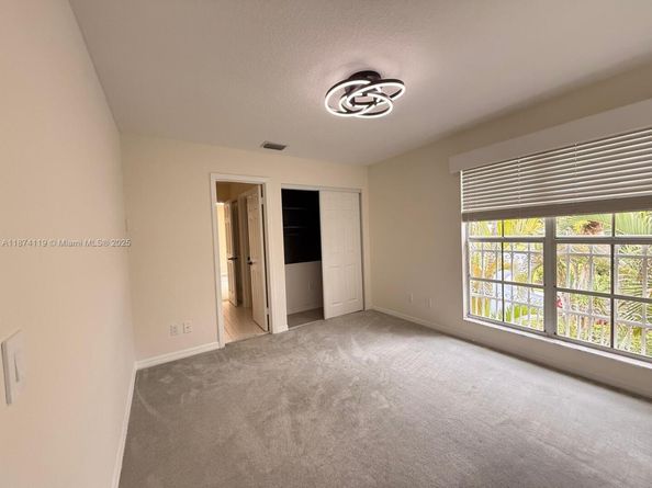 30 Windsor Ln, Palm Beach Gardens FL 33418