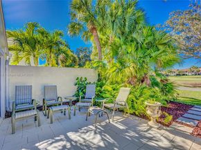 30 Windsor Ln, Palm Beach Gardens FL 33418