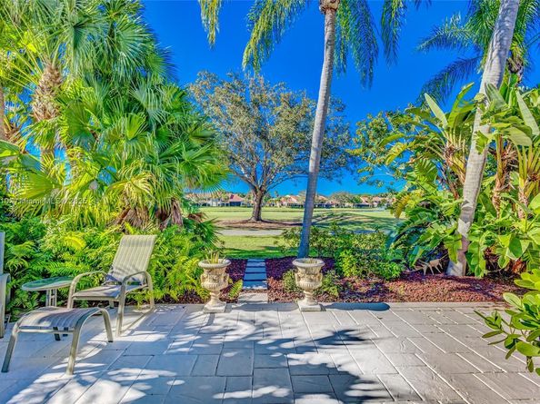 30 Windsor Ln, Palm Beach Gardens FL 33418