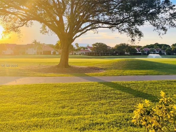 30 Windsor Ln, Palm Beach Gardens FL 33418