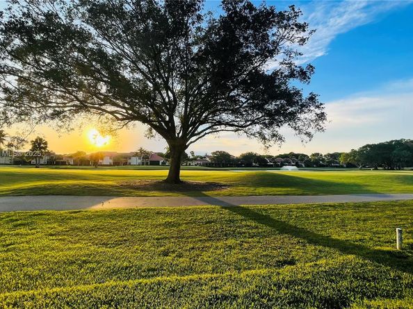 30 Windsor Ln, Palm Beach Gardens FL 33418