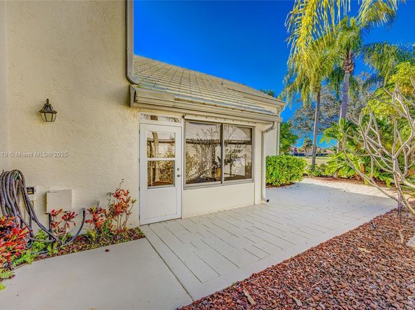 30 Windsor Ln, Palm Beach Gardens FL 33418
