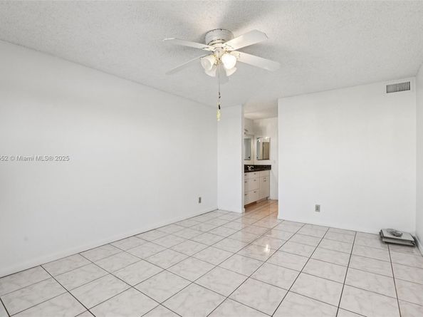2981 N Nob Hill Rd 108, Sunrise FL 33322