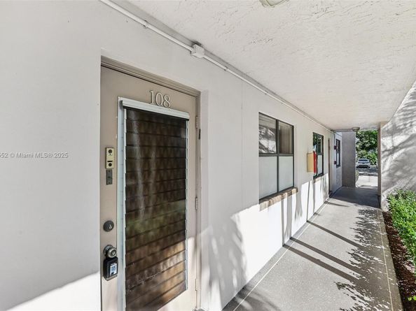 2981 N Nob Hill Rd 108, Sunrise FL 33322