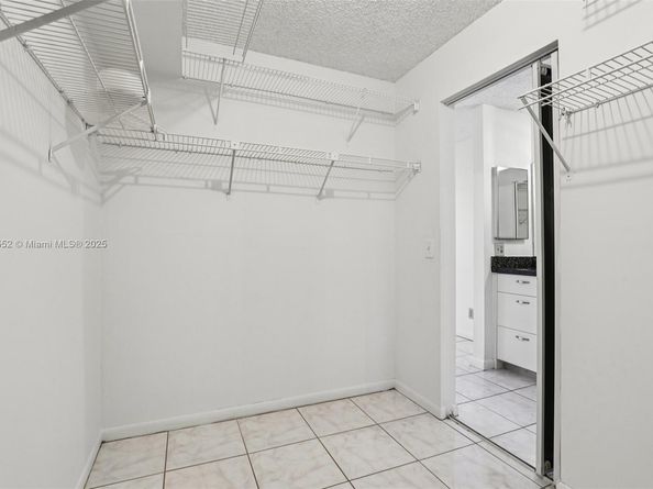 2981 N Nob Hill Rd 108, Sunrise FL 33322