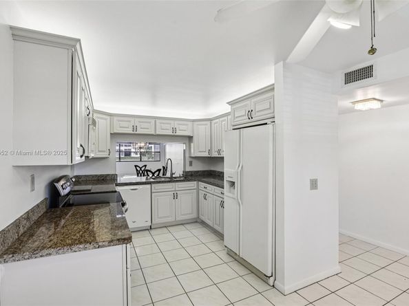 2981 N Nob Hill Rd 108, Sunrise FL 33322