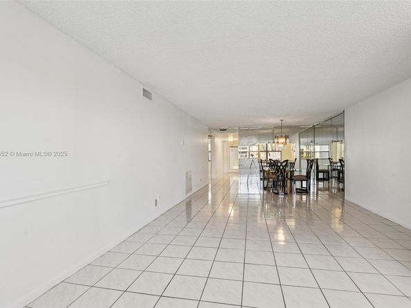 2981 N Nob Hill Rd 108, Sunrise FL 33322
