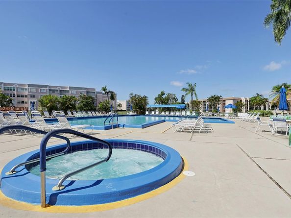 2981 N Nob Hill Rd 108, Sunrise FL 33322