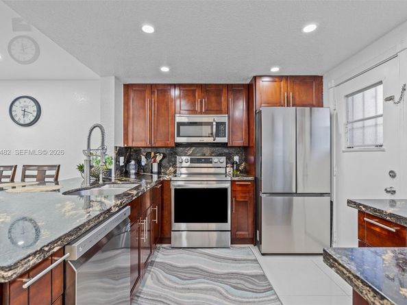 301 NE 14th Ave 207, Hallandale Beach FL 33009