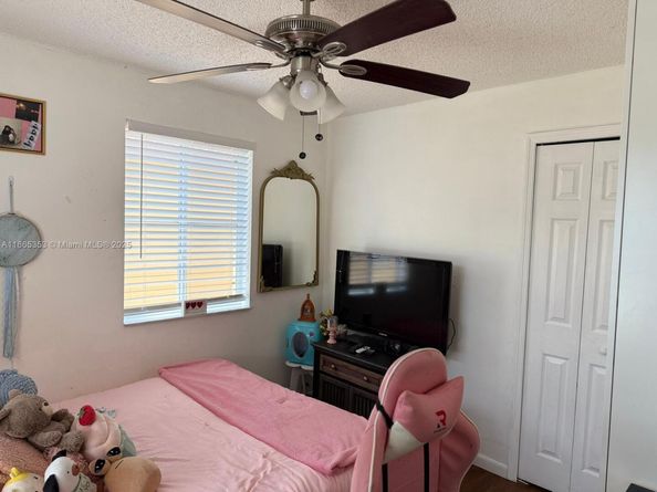 233 E Forest Oak Cir, Davie FL 33325