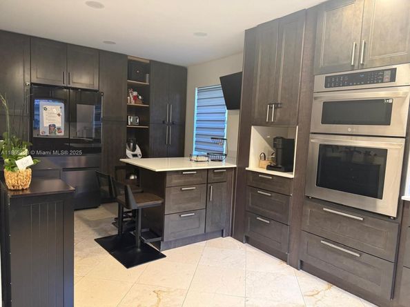 233 E Forest Oak Cir, Davie FL 33325