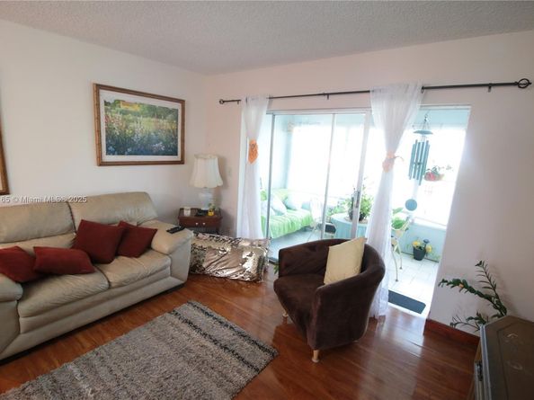 3001 NW 46th Ave 102, Lauderdale Lakes FL 33313