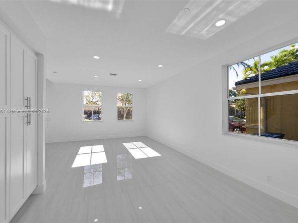 1170 Chenille Cir, Weston FL 33327