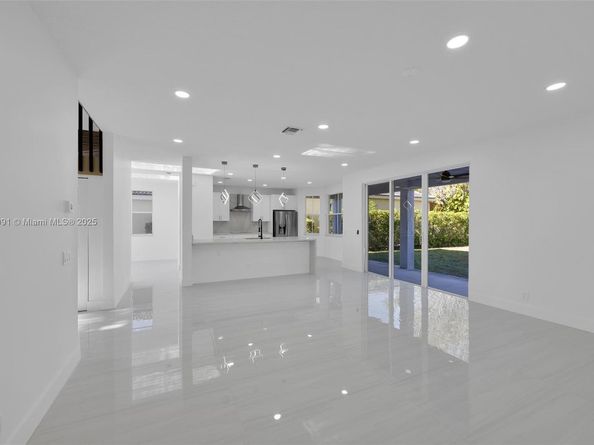 1170 Chenille Cir, Weston FL 33327