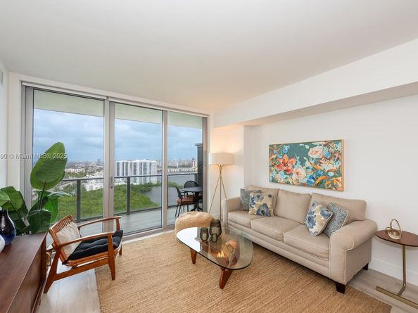 16385 Biscayne Blvd 2904, North Miami Beach FL 33160