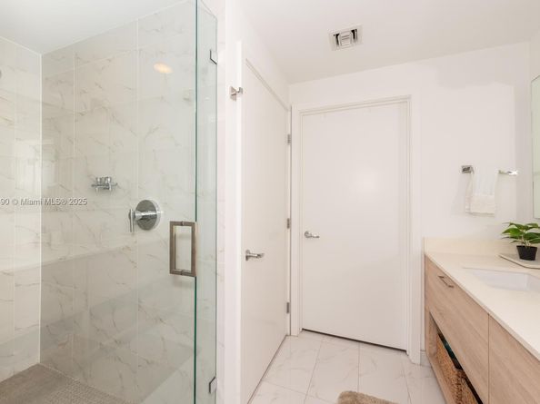 16385 Biscayne Blvd 2904, North Miami Beach FL 33160