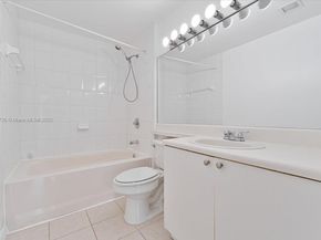 7910 N Nob Hill Rd 105, Tamarac FL 33321