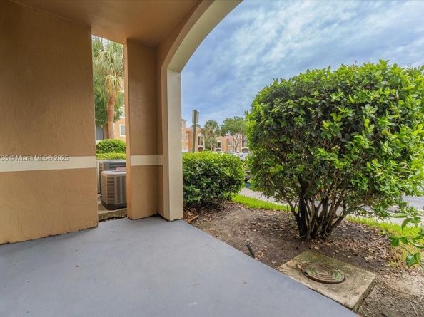 7910 N Nob Hill Rd 105, Tamarac FL 33321