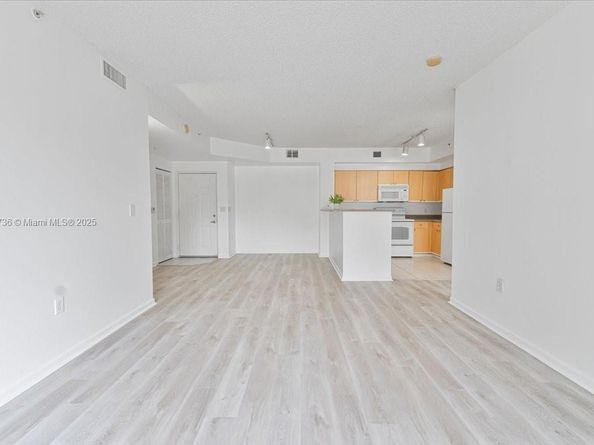 7910 N Nob Hill Rd 105, Tamarac FL 33321