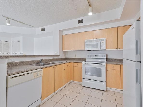 7910 N Nob Hill Rd 105, Tamarac FL 33321