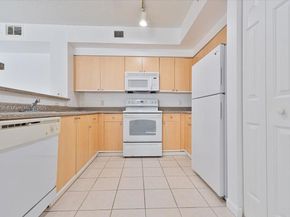 7910 N Nob Hill Rd 105, Tamarac FL 33321